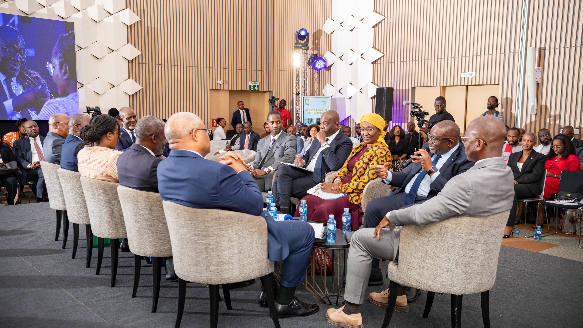 𝐓a𝐛𝐥𝐞 𝐑𝐨𝐧𝐝𝐞 𝐝𝐞 𝐥’𝐈𝐧𝐭𝐞𝐥𝐥𝐢𝐠𝐞𝐧𝐜𝐞 𝐄́𝐜𝐨𝐧𝐨𝐦𝐢𝐪𝐮𝐞 : 𝐥’𝐀𝐒𝐀-𝐂𝐈 𝐜𝐨𝐧𝐭𝐫𝐢𝐛𝐮𝐞 𝐚𝐮𝐱 𝐫𝐞́𝐟𝐥𝐞𝐱𝐢𝐨𝐧𝐬 𝐬𝐮𝐫 𝐥’𝐚𝐬𝐬𝐮𝐫𝐚𝐧𝐜𝐞 𝐯𝐢𝐞